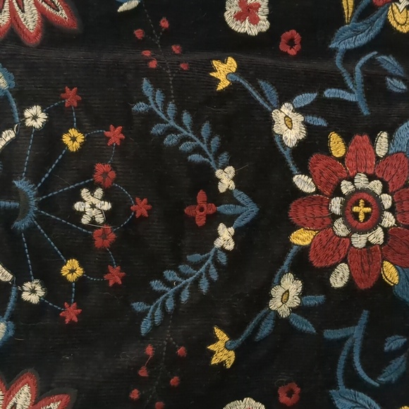 NWT Miami (Francesca'Embroidered Floral black skirt, Size Medium - Picture 2 of 5